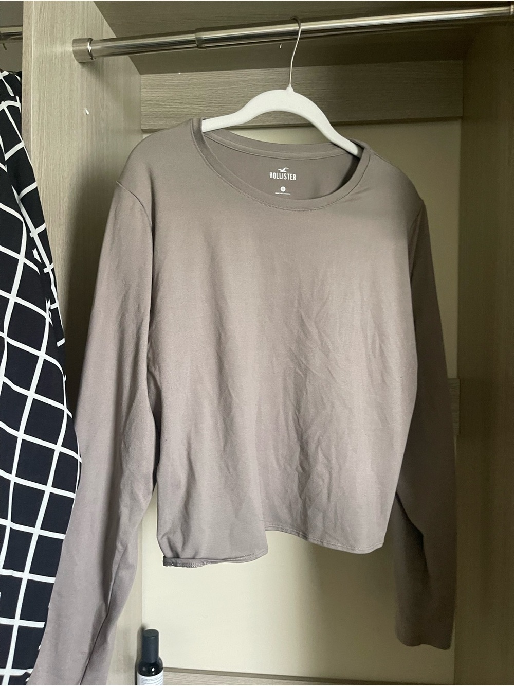 Hollister Women's Long Sleeve Crewneck Top — Taupe